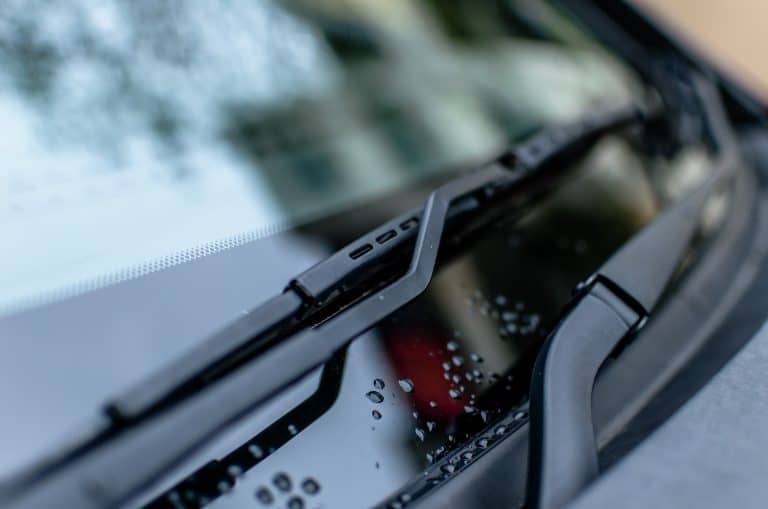 comment changer balai essuie-glaces voiture