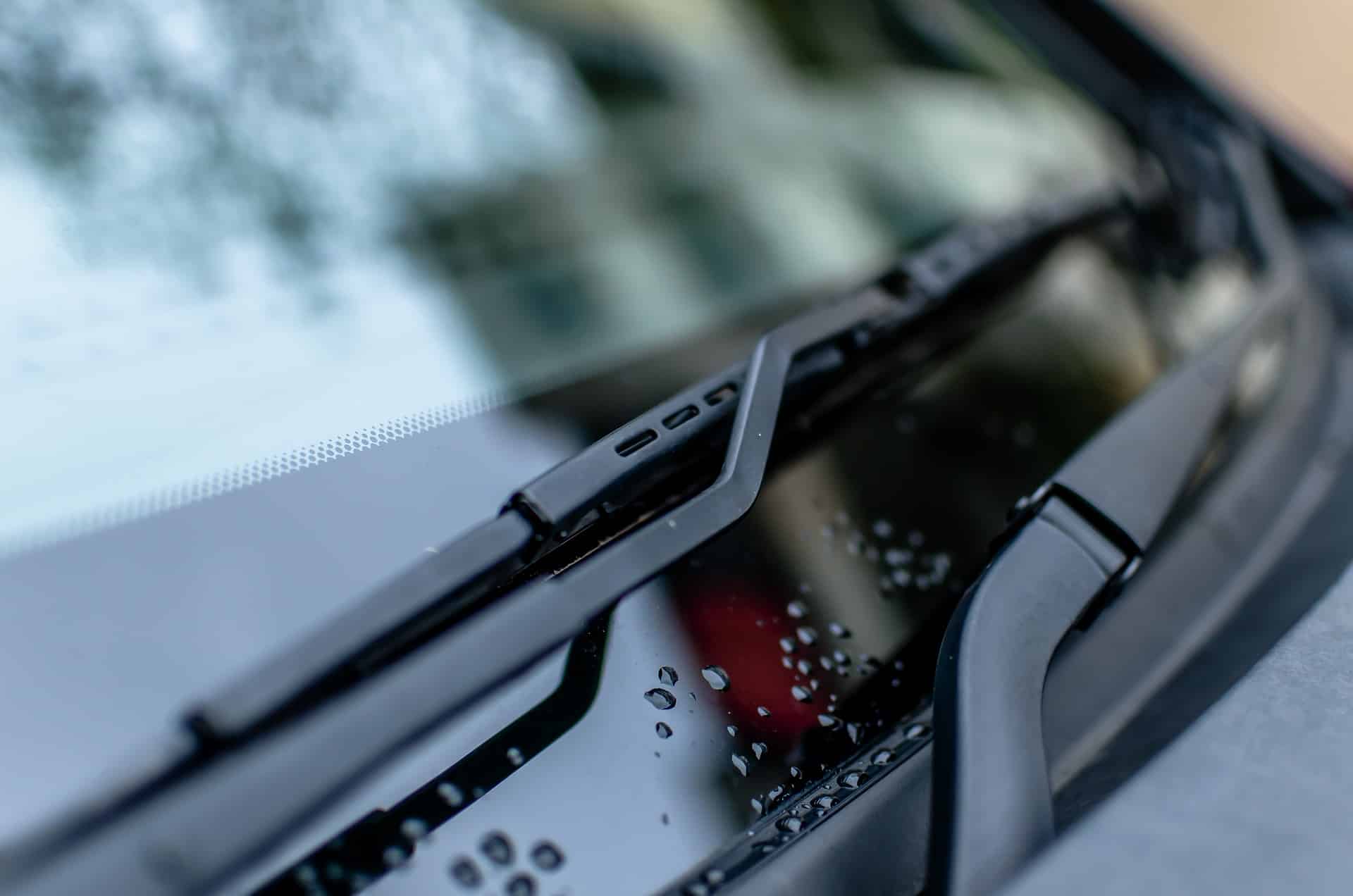 comment changer balai essuie-glaces voiture