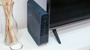 Branchez un câble sur votre Livebox et regardez la petite lumière : c'est le test que les techniciens font en premier