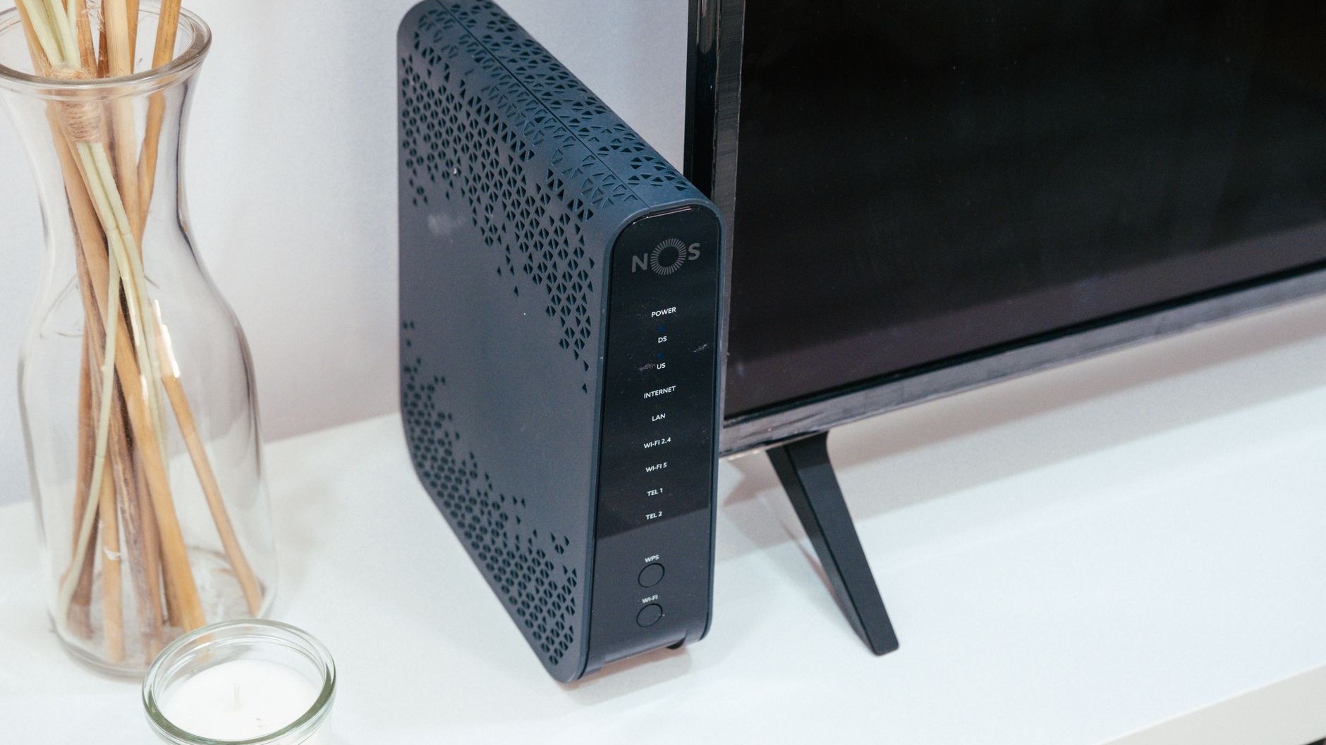Branchez un câble sur votre Livebox et regardez la petite lumière : c'est le test que les techniciens font en premier