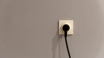 C'est fini pour la vieille prise en T du couloir : en 2026, deux appareils branchés dessus cessent de répondre sans prévenir