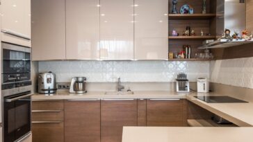 J'ai glissé ma friteuse sans huile sous mon meuble haut juste pour gagner du plan de travail : au premier gros poulet, j'a...