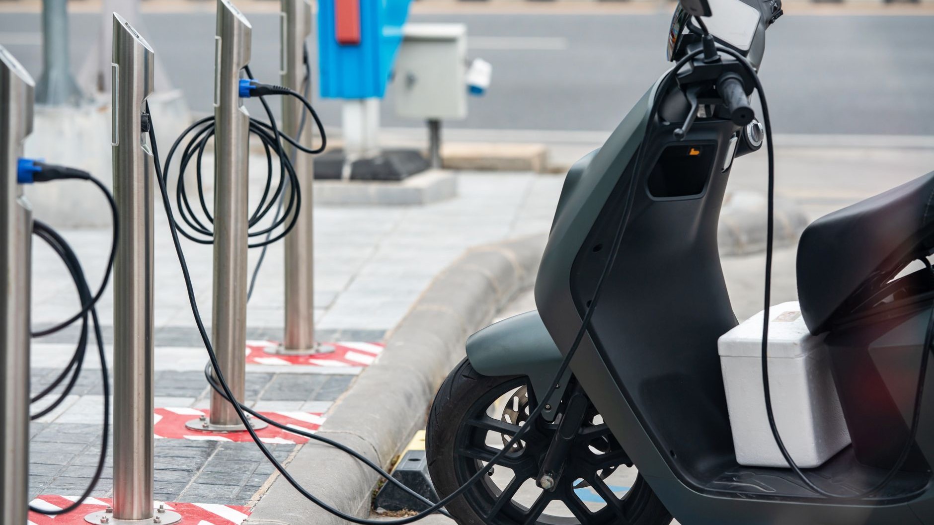 J'ai payé ma trottinette électrique plus de 700 euros : l'après-midi d'août où je l'ai retrouvée chargée à bloc au soleil,...