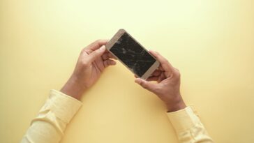 J'ai payé mon iPhone plus de 1 000 euros : le jour où il est tombé dans l'escalier, j'ai compris que trois étés de photos ...
