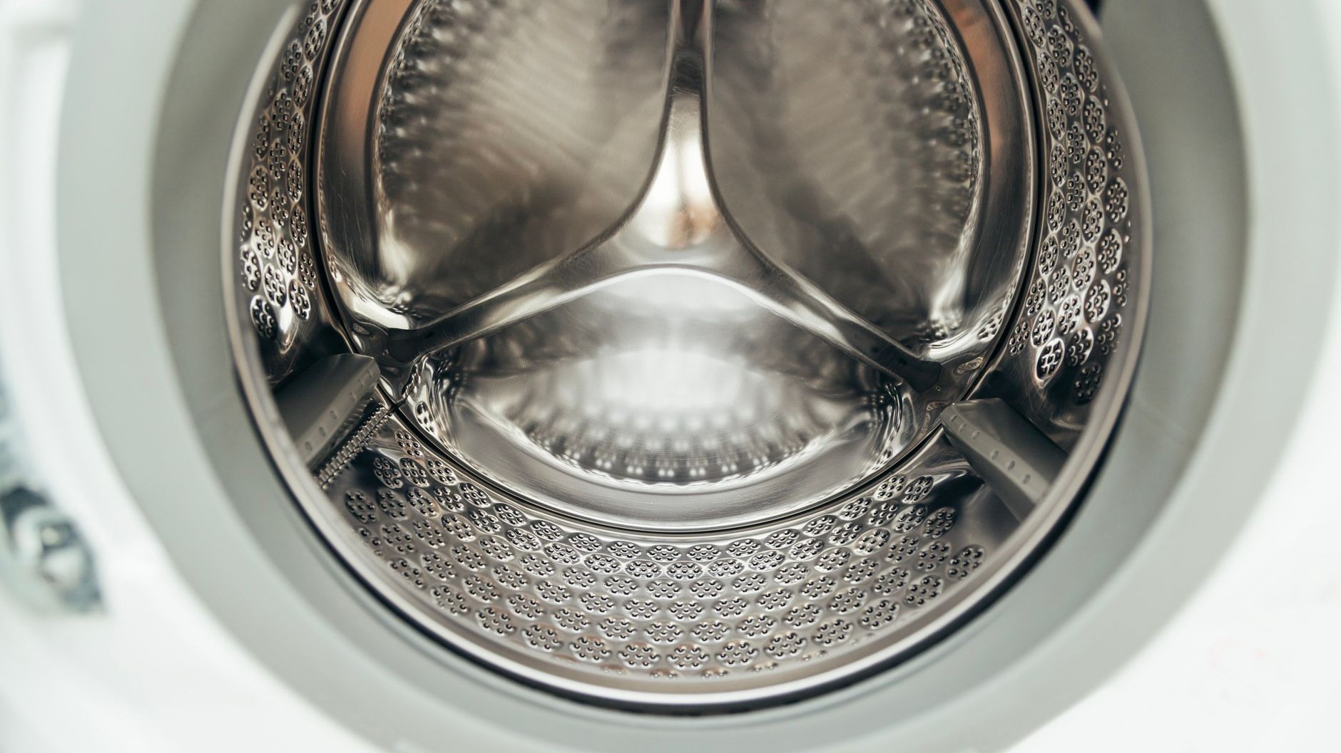 Je lançais des cycles à vide au vinaigre depuis des mois pour l'odeur : un réparateur m'a montré que je ne touchais pas du...